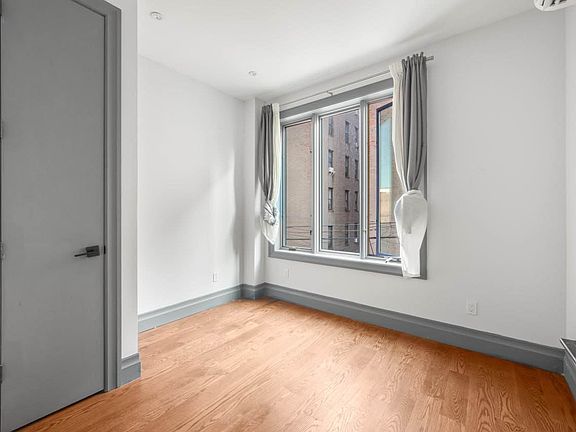 4th image of 264 Sullivan Pl #2B