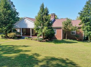 201 Woodland Acres Rd, Maryville, TN 37804