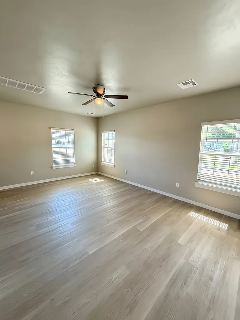 3 bed, 1100 sqft, $1,495 — Photo 4