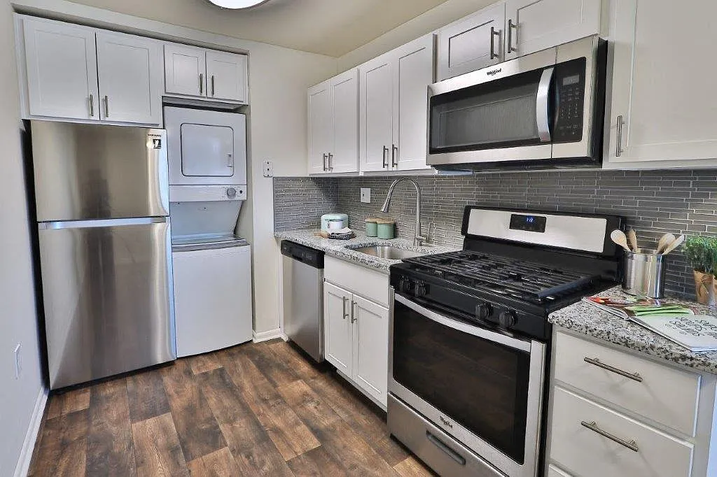 Eagles Crest Apartment Homes — Photo 2
