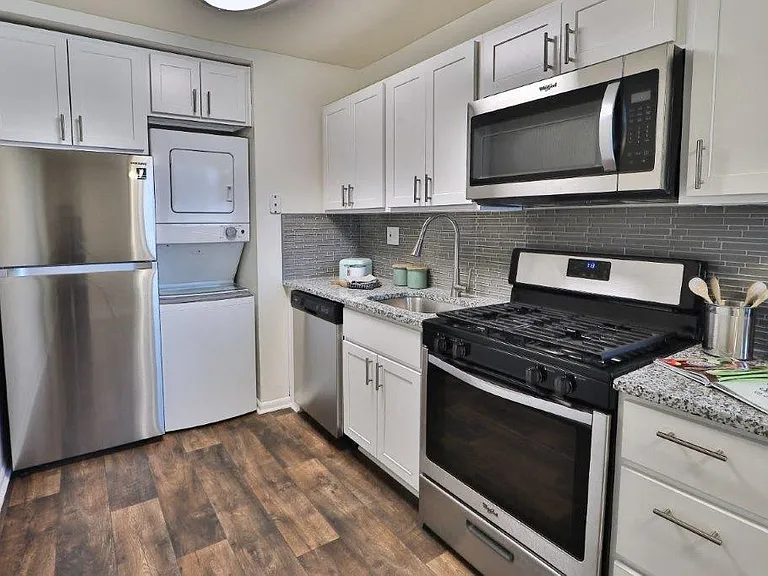 Eagles Crest Apartment Homes — Photo 2