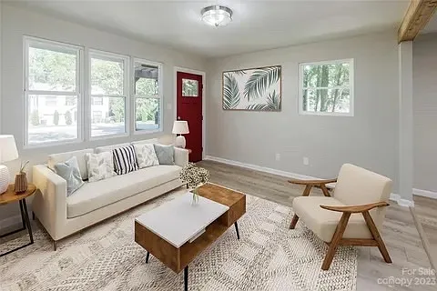 2828 Shamrock Dr — Photo 3