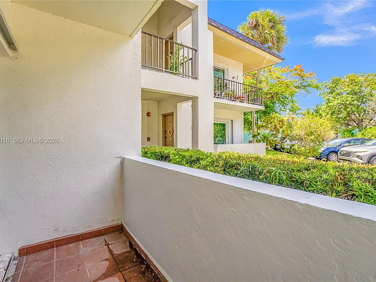 9354 SW 77th Ave #I1 — Photo 16