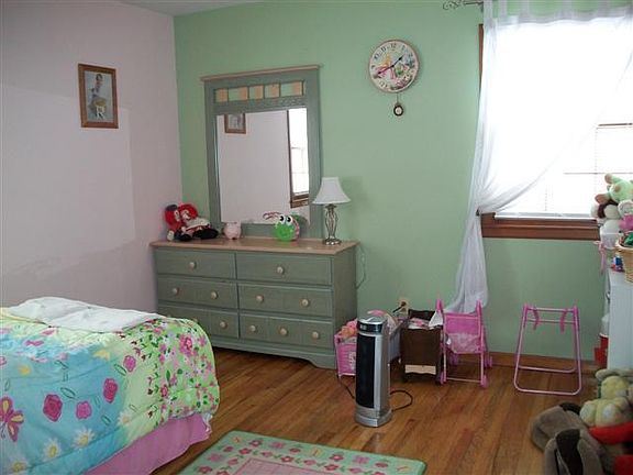5th image of 1490 S Salt Pond Ave