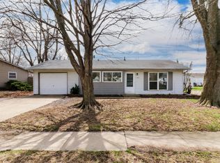 1605 Arrowhead Dr, Bloomington, IL