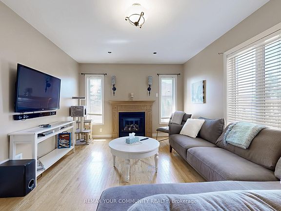 5th image of 24 Cachet Hill Cres
