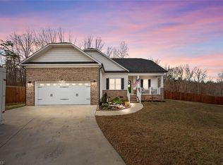 4824 Lord Andrews Pl, Liberty, NC 27298