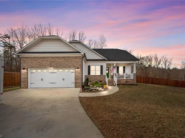 4824 Lord Andrews Pl, Liberty, NC 27298