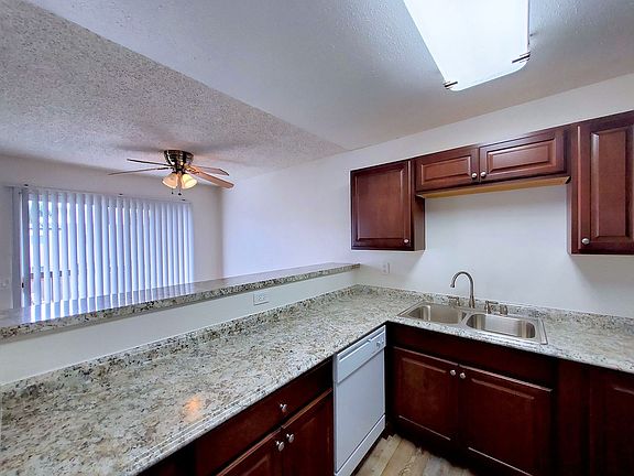 4th image of 245 S Lincoln Ave S #18