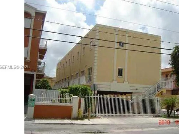 928 SW 3rd St, Miami, FL