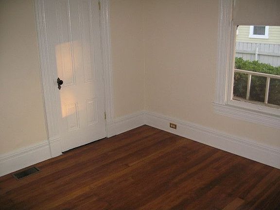 4th image of 156 Carlton Ave