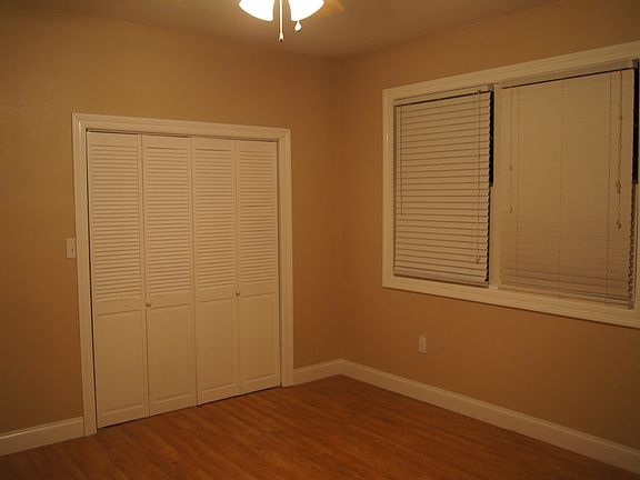 3rd image of 4975 Arts St