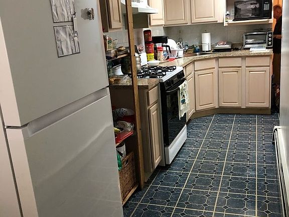2nd image of 4161 E Tremont Ave