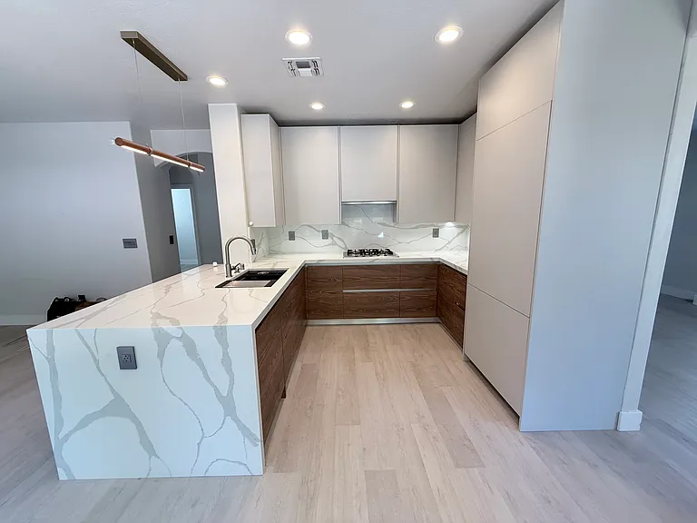 972 Cameron Dr — Photo 6