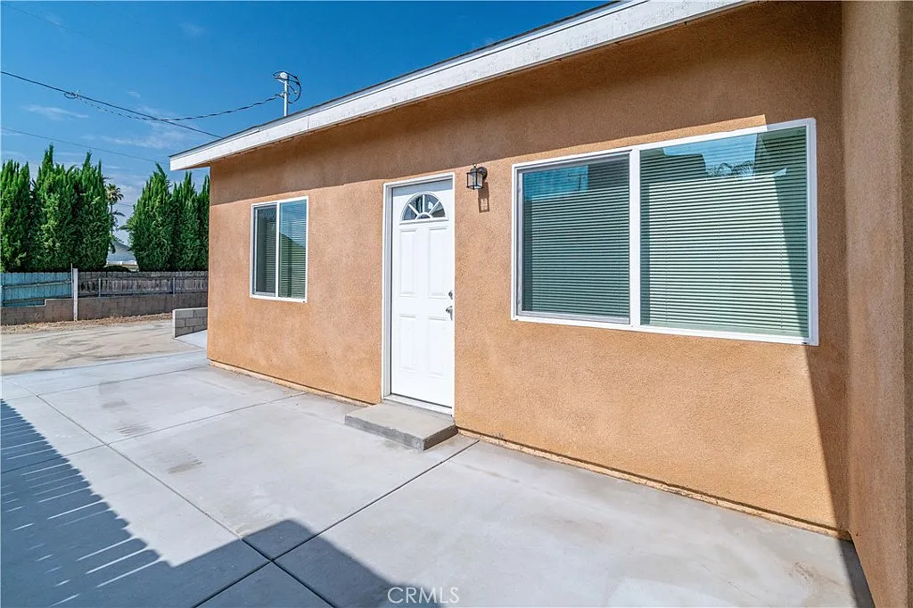 3 bed, 1200 sqft, $3,100 — Photo 2