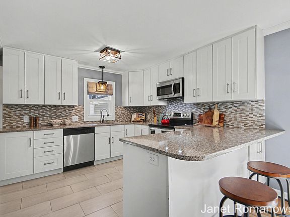 5th image of 2126 Englewood Dr SE