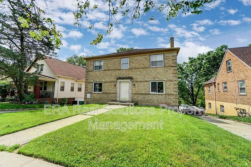 4 bed, 2.0 bath, 1100 sqft, $1,650 — Photo 2