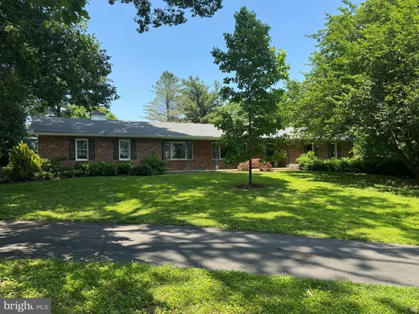 18811 Darnestown Rd, Poolesville, MD 20837