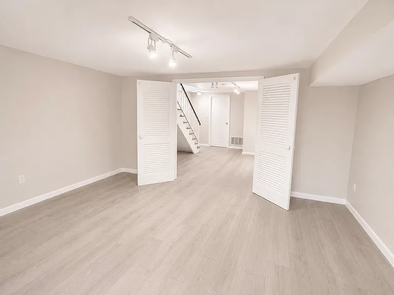 181 Long Hill Rd #P2 — Photo 13