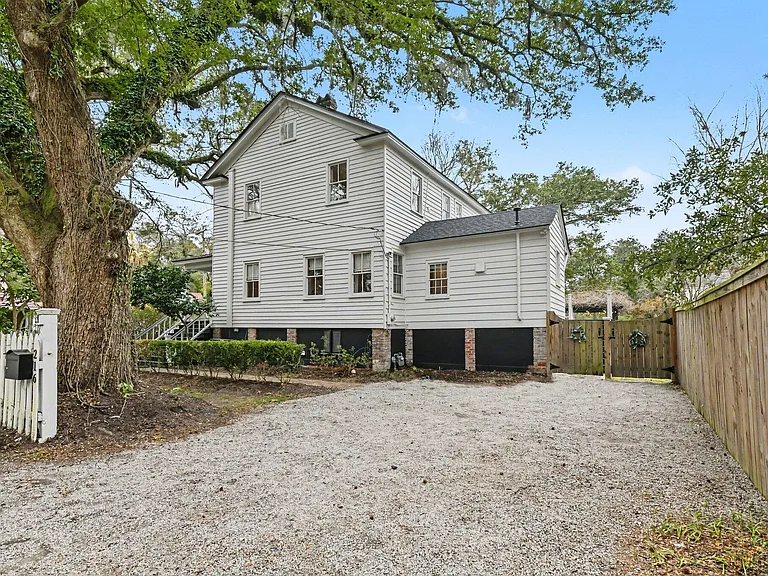 216 W Carolina Ave — Photo 42