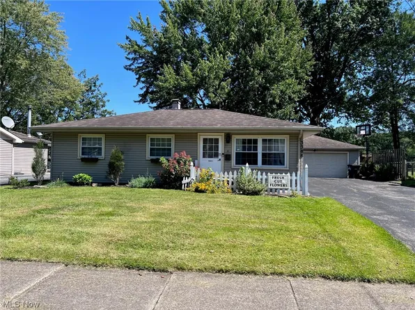 3388 Olian Ave NW, Warren, OH 44485