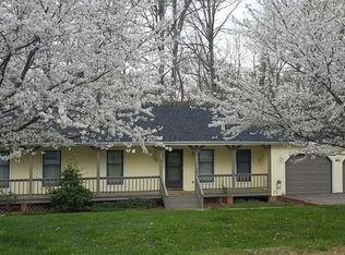 2672 Mistwood Forest Dr, Chester, VA 23831