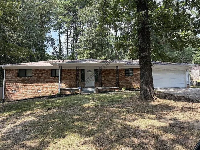 1710 Cedarhurst Dr