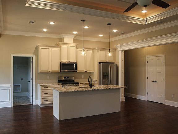 3rd image of 286 N White Oak Dr
