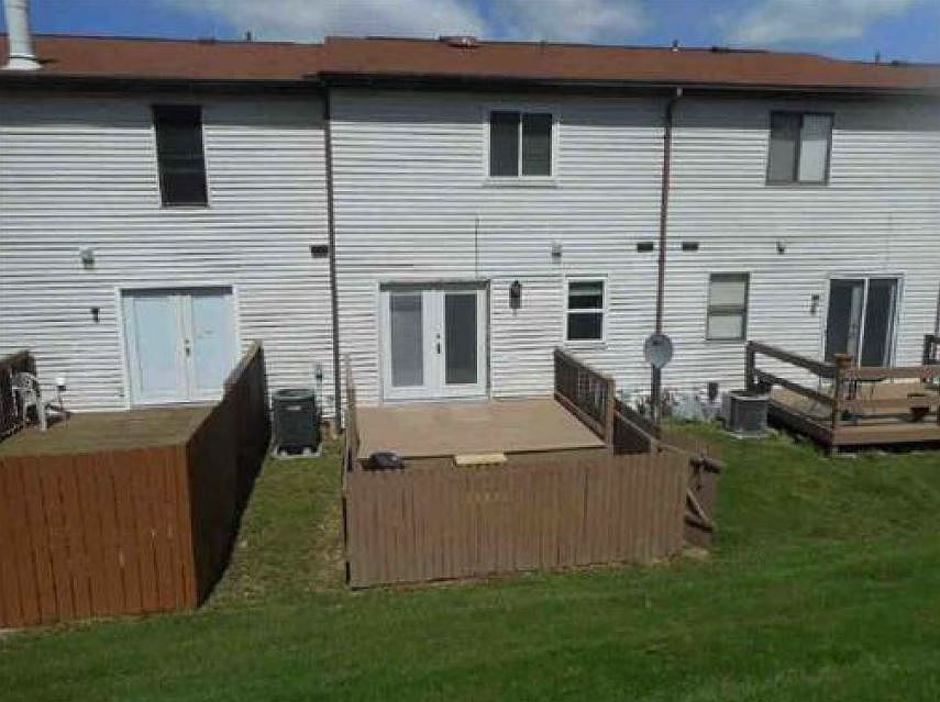 2nd image of 2095 Woodtrail Dr APT A