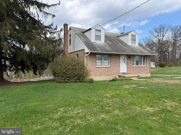 525 Mohns Hill Rd, Sinking Spring, PA 19608