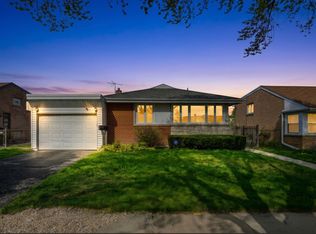 8712 N Olcott Ave, Niles, IL 60714