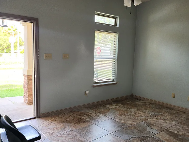 712 N Malinche Ave — Photo 6