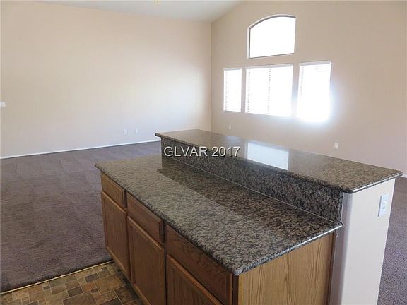 3rd image of 5812 Autumn Damask St