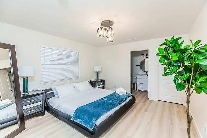 46 S Lotus Ave #1