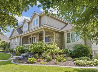 1242 Dartmouth Dr, Waunakee, WI 53597