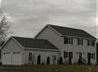 31 Macintosh Dr, Hudson, NY 12534