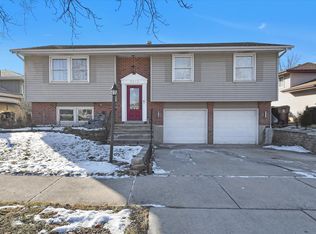 5313 Crescent Green Ln, Oak Forest, IL