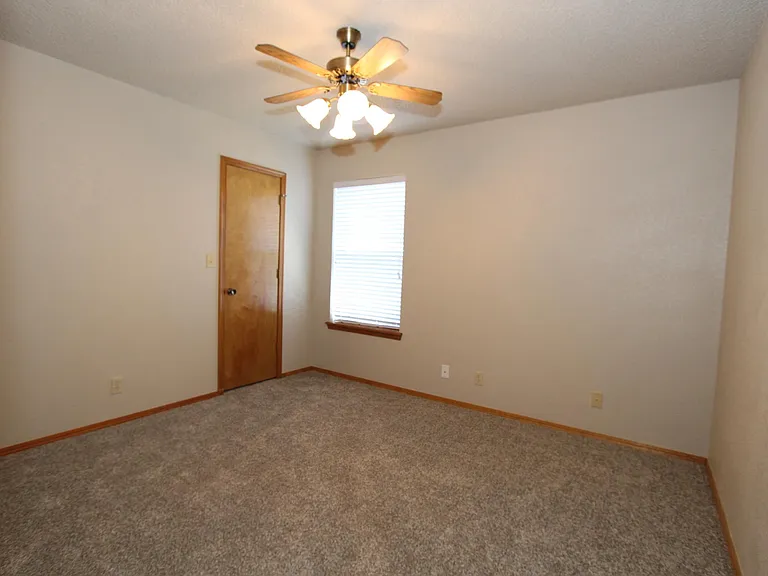 10035 S 94th Ave E — Photo 11