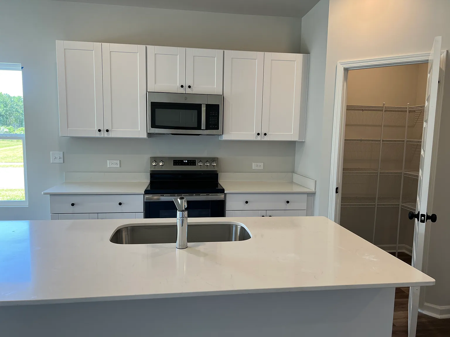 4 bed, 1965 sqft, $1,900 — Photo 2