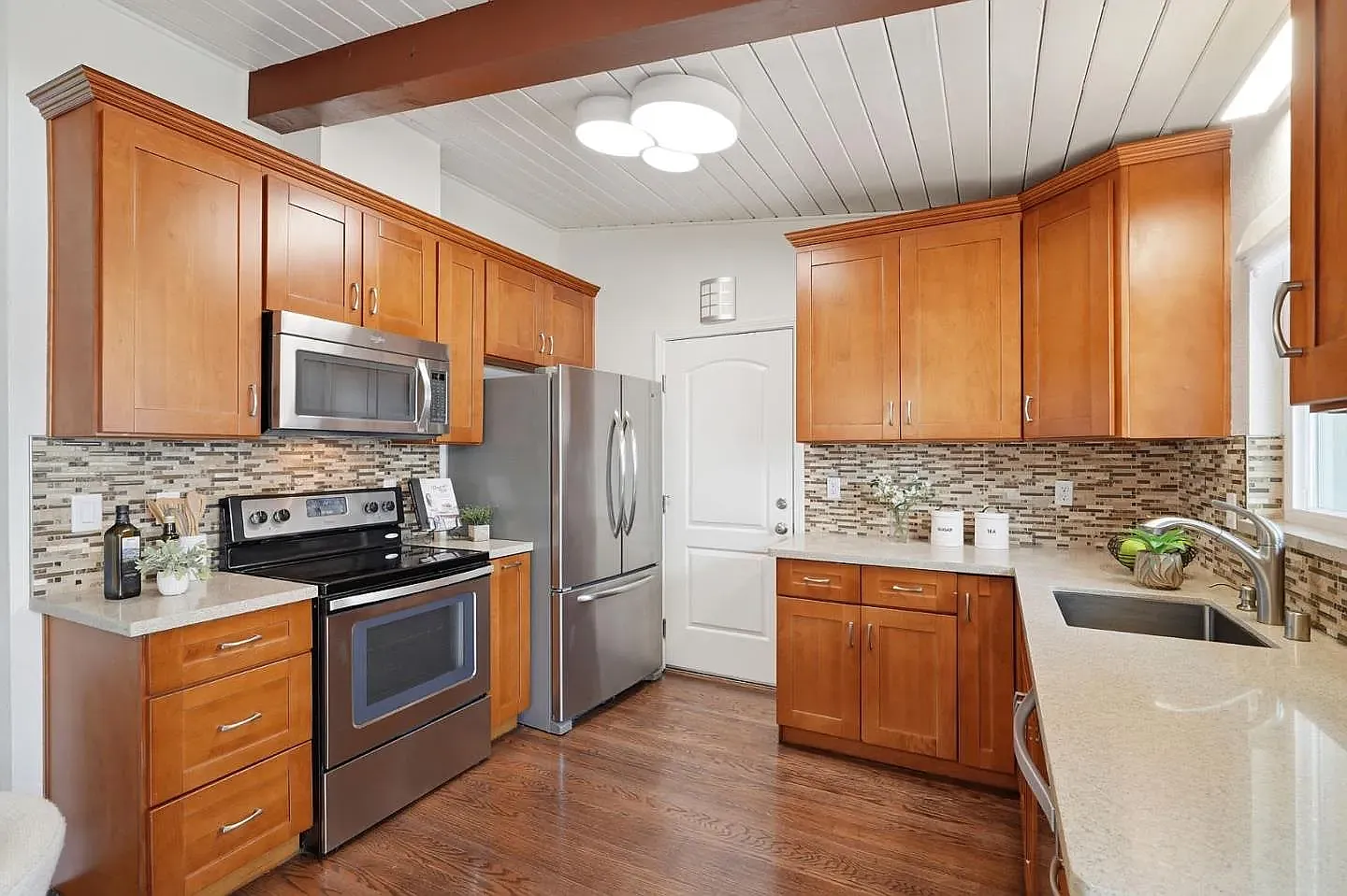 3 bed, 1600 sqft, $6,000 — Photo 4