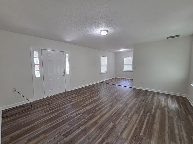 1495 Alta Vista Ave — Photo 4