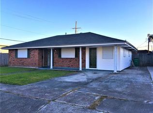 1952 Green Oak Dr, Gretna, LA 70056