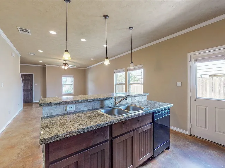 3414 Cullen Trl — Photo 7