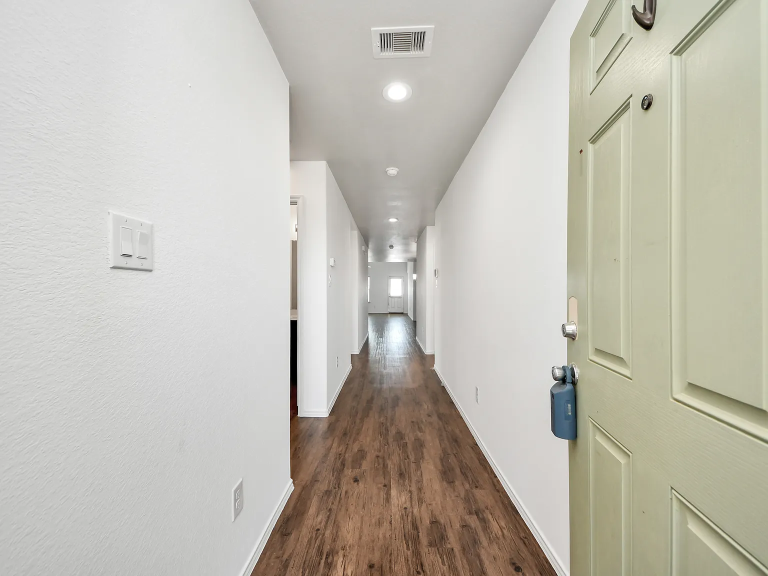 4 bed, 1801 sqft, $2,250 — Photo 3