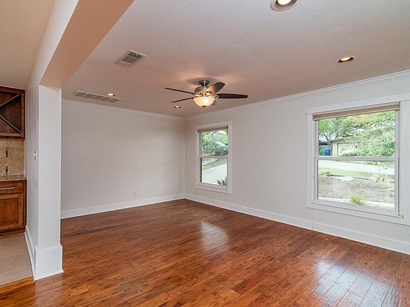 4th image of 2503 Homedale Dr