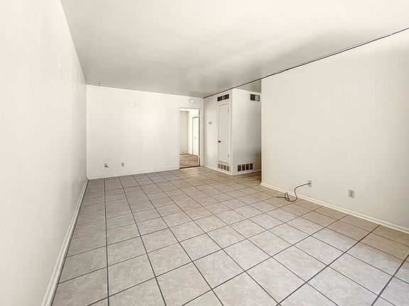 5th image of 901 E Michigan Dr #8