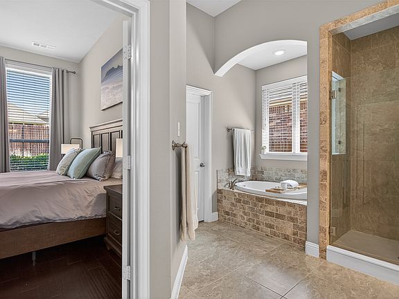 5th image of 1010 Longhill Way