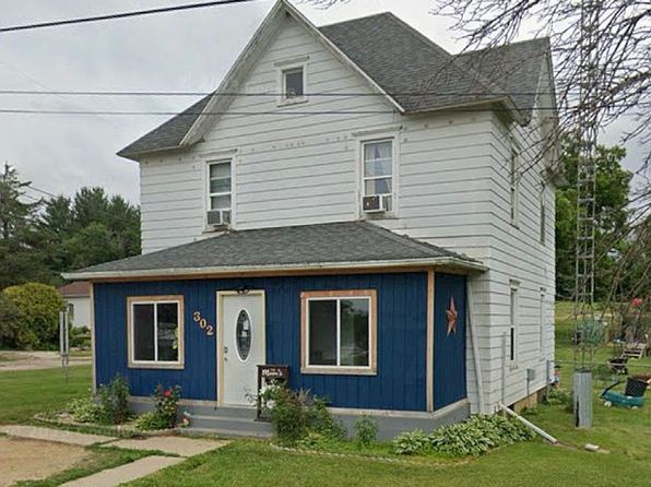 302 E 1st St