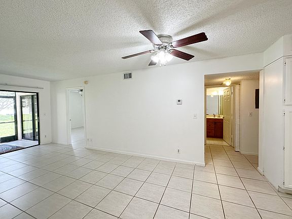 4th image of 3000 Norwood Pl APT N102