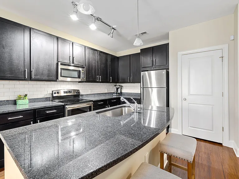 Parkside Place Apartments — Photo 41